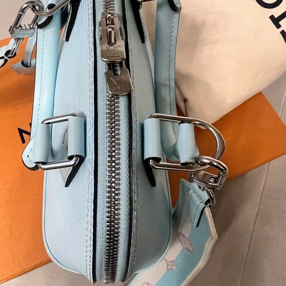 Louis Vuitton Alma BB - Picture 6 of 16